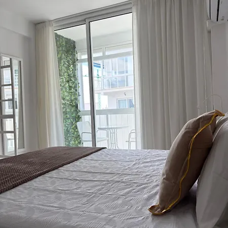 Апартаменти Sunlight - Soleado Con Balcon Y Piscina En El Centro De Нерха